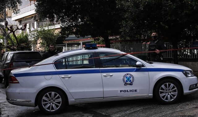 Καταδίωξη αυτοκινήτου στη Νέα Σμύρνη: Με καλάσνικοφ ένας από τους επιβάτες που διέφυγε