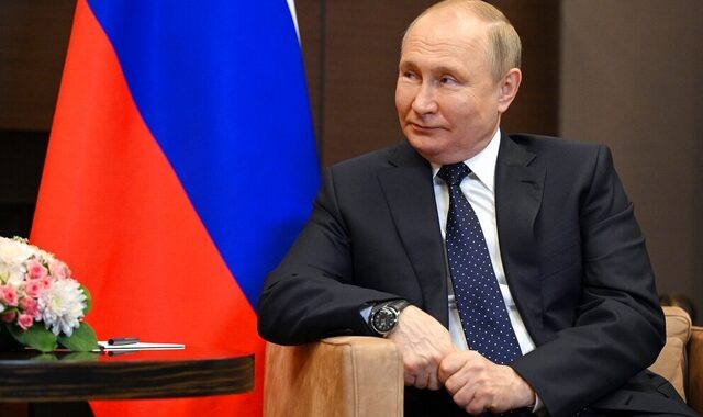 Ο Πούτιν ανακοίνωσε αύξηση 10% στις συντάξεις και τον κατώτατο μισθό