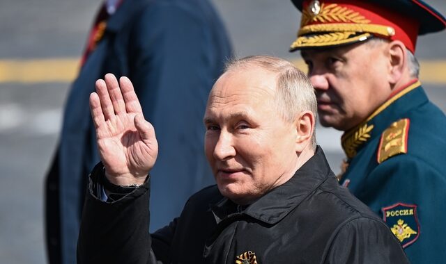 Πούτιν: “Η Δύση ετοίμαζε εισβολή, απαντήσαμε προληπτικά” – Πολεμικές ιαχές στο τέλος της ομιλίας