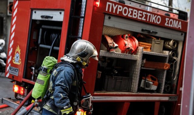 Υπό έλεγχο η φωτιά σε βιοτεχνία ζύμης στο Μενίδι