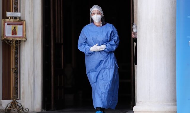Κορονοϊός – Διασπορά: Σταθερά υψηλά τα κρούσματα σε Αττική και Θεσσαλονίκη