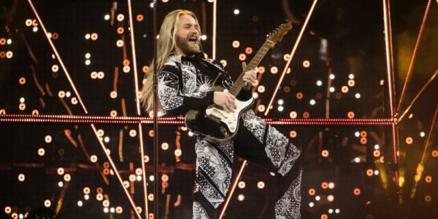 Eurovision 2022: Ο Sam Ryder “εκτοξεύτηκε” σαν… Space Man!