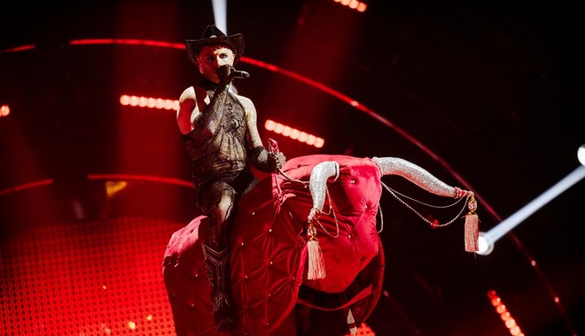 Eurovision 2022: Αναστάτωσε ο “Νταμιάνο” του Σαν Μαρίνο – Έκανε ροντέο ημίγυμνος και φιλήθηκε με τον κιθαρίστα