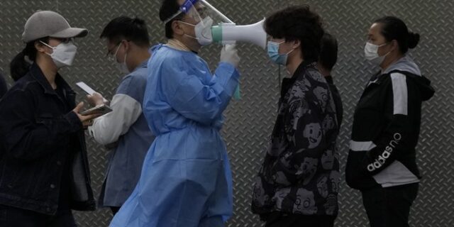 Σαγκάη: Αυστηροποιείται το απάνθρωπο lockdown – “Σταματήστε να ρωτάτε γιατί”