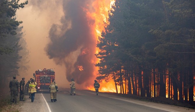 Πύρινη λαίλαπα στη Σιβηρία: 200 κτίρια καίγονται, τουλάχιστον 5 νεκροί