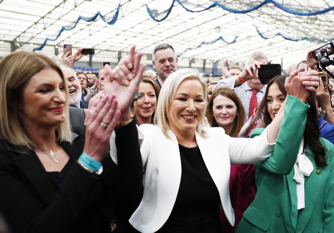 Βόρεια Ιρλανδία: Ιστορική νίκη του Σιν Φέιν στις εκλογές