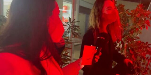 Το χαμογελαστό “όχι” της Έμα Στόουν στη δημοσιογράφο του SPORT24