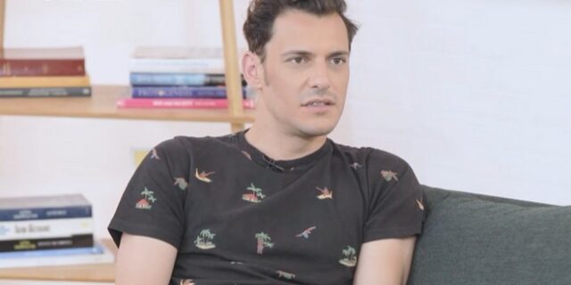 Σταύρος Σβήγκος: “Εξήγησα στον γιο μου πως ο νονός του είναι παντρεμένος με άντρα και έχουν παιδί”