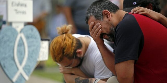 Μακελειό στο Τέξας: Καλούσαν την άμεση δράση ενώ εκείνη περίμενε έξω από το σχολείο – “Λάθος απόφαση”, λέει η αστυνομία