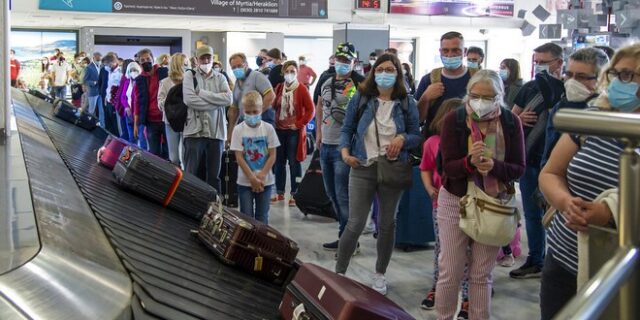 Σε ποια νησιά ταξιδεύουν οι τουρίστες που έρχονται Ελλάδα μέσω Αθήνας – Πού πάνε οι Αμερικανοί