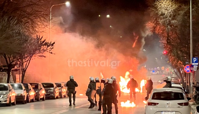 Θεσσαλονίκη: Επίθεση με μολότοφ σε αστυνομικούς – 10 προσαγωγές