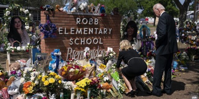 Μακελειό στο Τέξας: Στο κάδρο των ερευνών η αδράνεια της Αστυνομίας – Επισκέφτηκε το Ουβάλντε ο Μπάιντεν