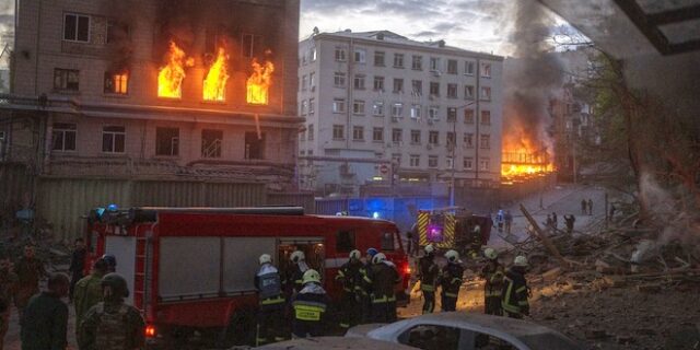 Πόλεμος στην Ουκρανία: Συνεχίζεται το ρωσικό σφυροκόπημα – “Προτεραιότητά μας το Ντονμπάς” λέει ο Λαβρόφ