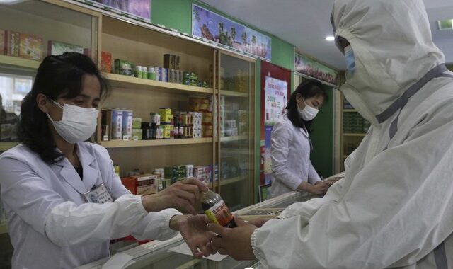Βόρεια Κορέα: Άλλοι έξι θάνατοι και πάνω από 250.000 νέα κρούσματα κορονοϊού – Συνεχίζει να τον αποκαλεί “πυρετό”