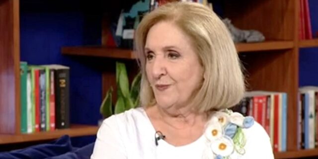 Κάρμεν Ρουγγέρη: “Λύγισε” στον αέρα – Ο θάνατος του πατέρα της, οι δυσκολίες και ο άνθρωπος που τη βοήθησε
