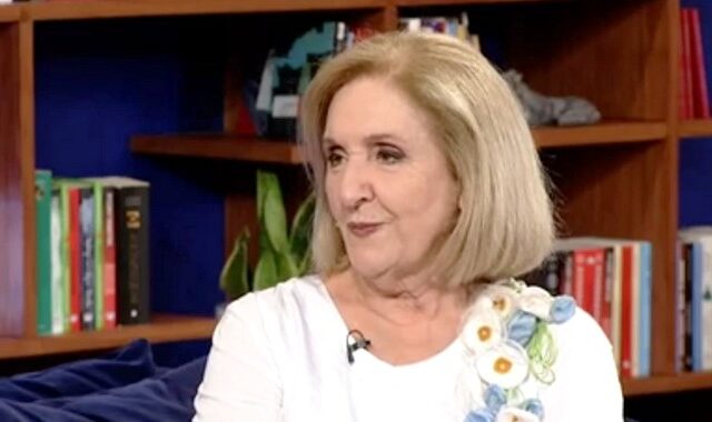 Κάρμεν Ρουγγέρη: “Λύγισε” στον αέρα – Ο θάνατος του πατέρα της, οι δυσκολίες και ο άνθρωπος που τη βοήθησε