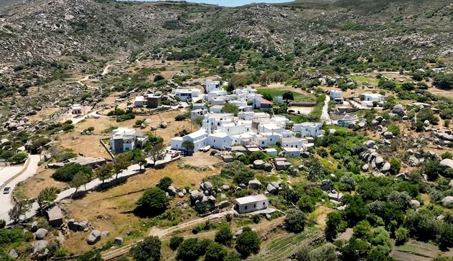 Βώλαξ: Το “εξωγήινο” χωριουδάκι στην καρδιά των Κυκλάδων