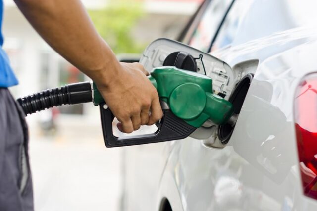 Εφιαλτικά σενάρια για ακόμα μεγαλύτερη κούρσα στις τιμές της βενζίνης