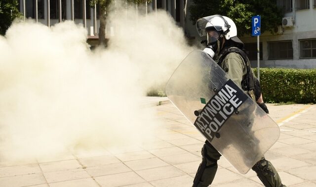 Επεισόδια στο ΑΠΘ: Φυλάκιση 6 μηνών σε 48χρονο για εξύβριση αστυνομικών