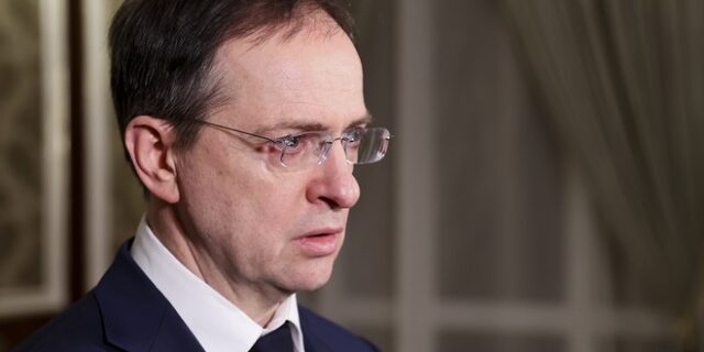 Ρωσία: Δηλώνει έτοιμη να ξαναρχίσει τις ειρηνευτικές συνομιλίες με την Ουκρανία