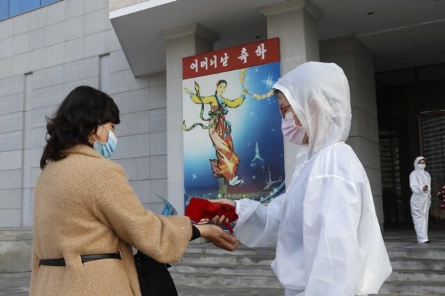 Βόρεια Κορέα: Πανεθνικό lockdown μετά τα πρώτα κρούσματα κορονοϊού
