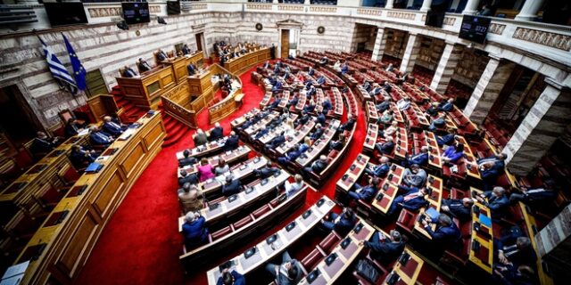 Βουλή: Υπερψηφίστηκε το νομοσχέδιο για τα ΑΕΙ