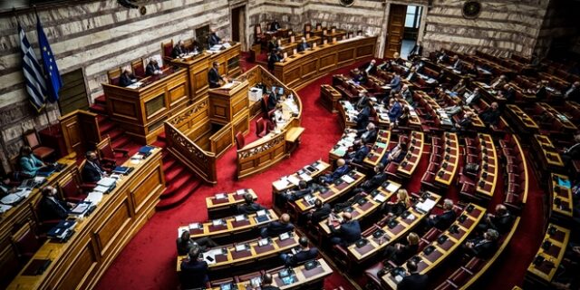 Βουλή: Παρέμβαση για το πλαστό έγγραφο με δήθεν υπογραφή Τσίπρα για τις γυναικοκτονίες