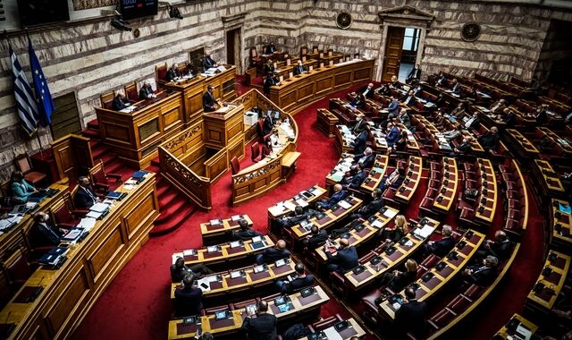 Βουλή: Παρέμβαση για το πλαστό έγγραφο με δήθεν υπογραφή Τσίπρα για τις γυναικοκτονίες