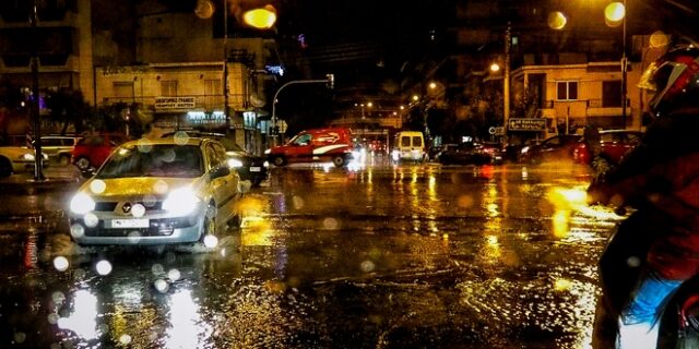 Καιρός: Βροχή στην Αττική – Σφοδρή κακοκαιρία με χαλάζι σε Εύβοια, Αρκαδία