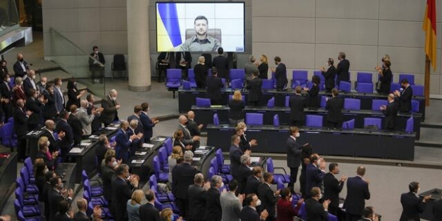 Ουκρανία: Τηλεφωνική επικοινωνία Σταϊνμάιερ – Ζελένσκι για την  ακυρωθείσα επίσκεψη