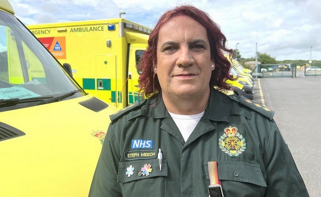 Βρετανία: Τρανς νοσηλεύτρια λέει πως ασθενείς αρνούνται τη βοήθειά της λόγω της ταυτότητάς της – “Τι είσαι εσύ;”