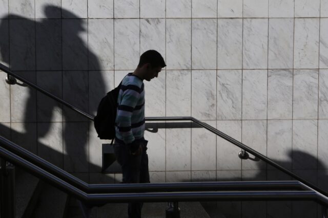 Μαύρη κορυφή για την Ελλάδα: Πρώτη στην Ευρώπη στην ανεργία των νέων