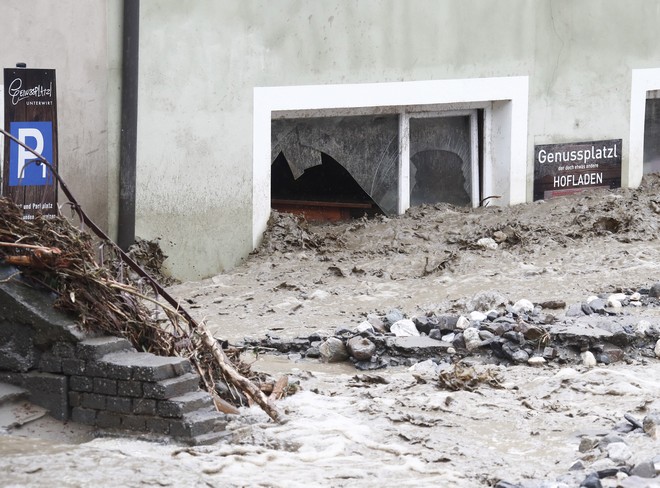 Κακοκαιρία στην Αυστρία: Πλημμύρες και κατολισθήσεις – Τρία χωριά έχουν αποκλειστεί