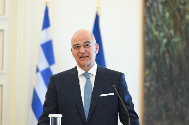 Διπλωματικές πηγές: Η Ελλάδα θα συμμετάσχει στην ανοικοδόμηση της Ουκρανίας