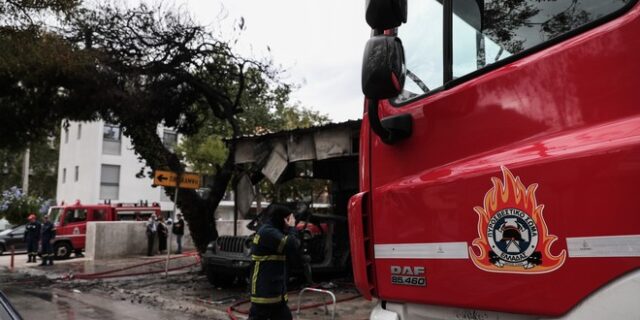 Παλαιό Φάληρο: Εμπρηστική επίθεση σε έκθεση μεταχειρισμένων αυτοκινήτων – Κάηκαν ολοσχερώς 5 Ι.Χ.