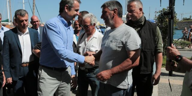 Μητσοτάκης σε ψαράδες στην Ψέριμο: “Επιτελείτε εθνικό έργο”