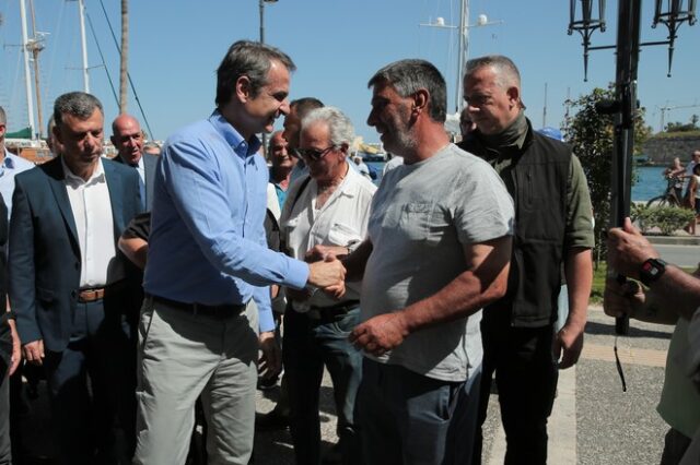 Μητσοτάκης σε ψαράδες στην Ψέριμο: “Επιτελείτε εθνικό έργο”