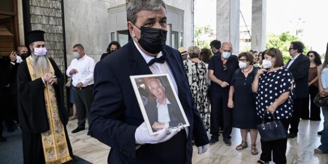 Κωνσταντίνος Τζούμας: Το τελευταίο αντίο στο Α’ Νεκροταφείο Αθηνών