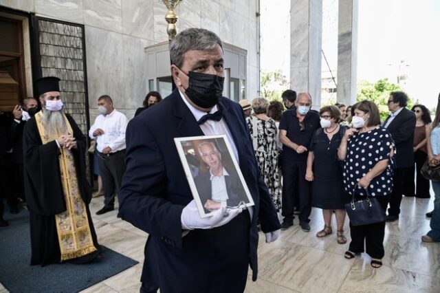 Κωνσταντίνος Τζούμας: Το τελευταίο αντίο στο Α’ Νεκροταφείο Αθηνών