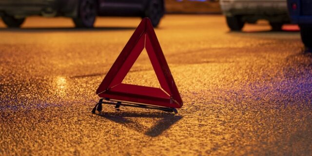 Θεσσαλονίκη: Έκλεψε mini bus, προκάλεσε τροχαίο και εξαφανίστηκε