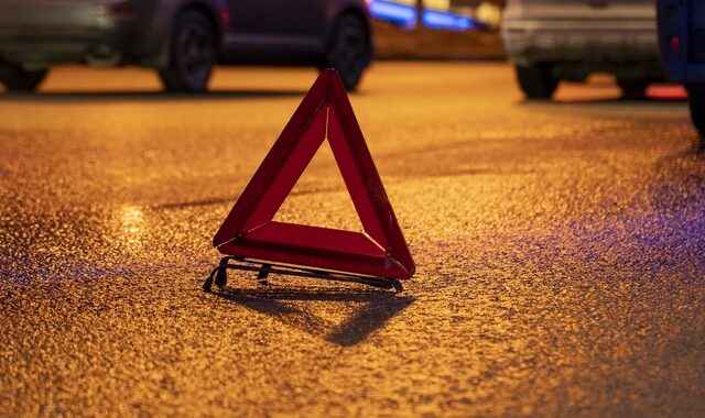 Θεσσαλονίκη: Έκλεψε mini bus, προκάλεσε τροχαίο και εξαφανίστηκε
