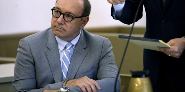 Κέβιν Σπέισι: Του απαγγέλθηκαν επίσημα κατηγορίες για σεξουαλικές επιθέσεις