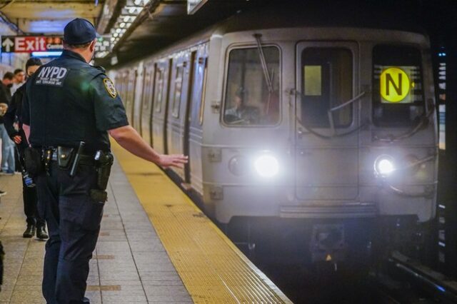 Νέα Υόρκη: Μεθυσμένος έπεσε στις γραμμές του μετρό και σκοτώθηκε