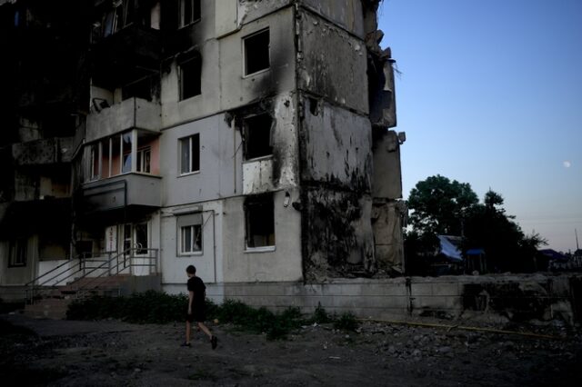 Τέσσερις μήνες πολέμου στην Ουκρανία – Ρωσικά στρατεύματα στα όρια της Λισιτσάνσκ