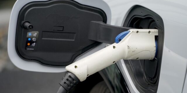 ΕΕ: Τέλος από το 2035 τα αυτοκίνητα με κινητήρες εσωτερικής καύσης