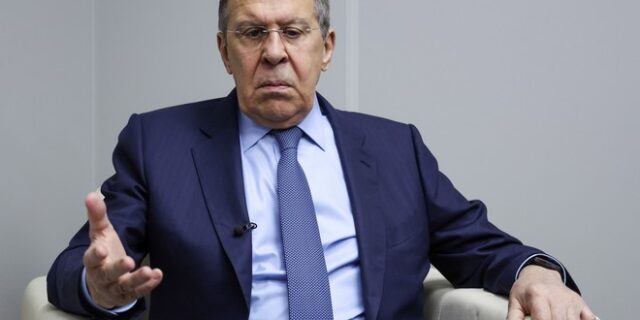 Παραλήρημα Λαβρόφ: “Η Ρωσία δεν εισέβαλε στην Ουκρανία”