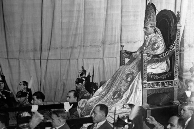 Οι μυστικές συζητήσεις του Πάπα με τον Χίτλερ για πρώτη φορά στο φως