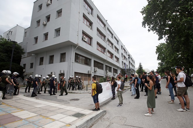 Θεσσαλονίκη: Ελεύθεροι οι έξι προσαχθέντες για τα επεισόδια μετά τις φοιτητικές πορείες
