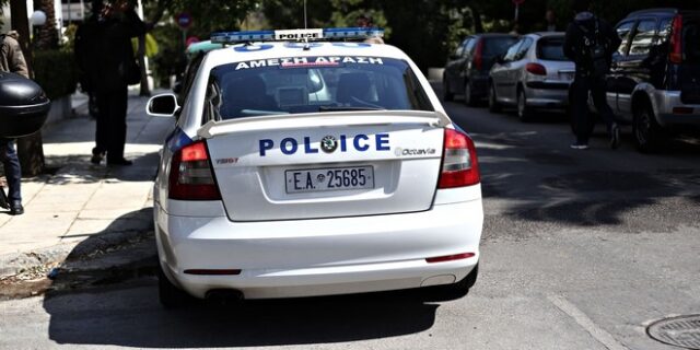 Πυροβολισμός 9χρονης από τον 11χρονο αδερφό της – Συνελήφθησαν ο πατέρας και ο παππούς των παιδιών