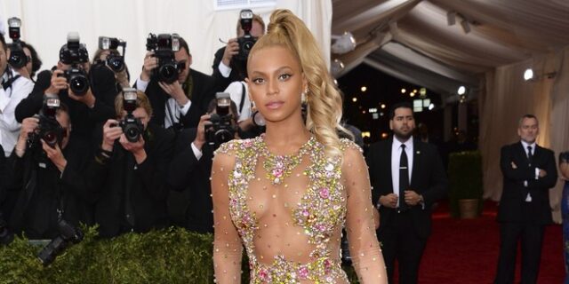Beyonce: Ημίγυμνη πάνω σε εικονικό άλογο –  Η εντυπωσιακή φωτογραφία από το νέο της άλμπουμ